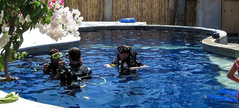 Prices below are based on 2 persons sharing accommodation, unless stated otherwise. LEARN TO DIVE Days / Nights 5/4 Amount of dives Price (incl.
