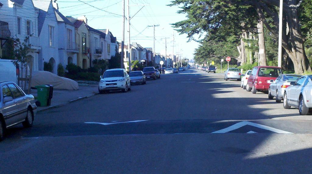 GIVE US YOUR INPUT TRAFFIC CALMING MEASURES Traffic Calming slows traffic and creates a more comfortable environment for people walking and biking.