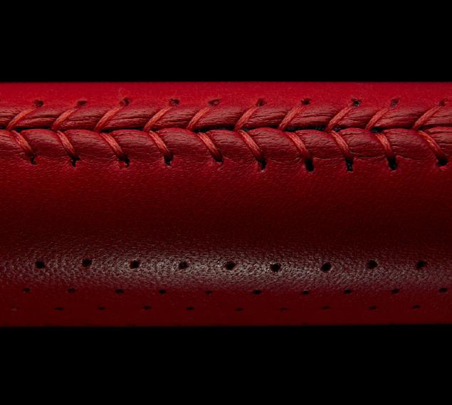 THE PADDLE PUTTERS The Signature Paddle putter grip incorporates The Grip Master s premium grade hand laced Cabretta glove leather to create a superior feeling and performing grip.