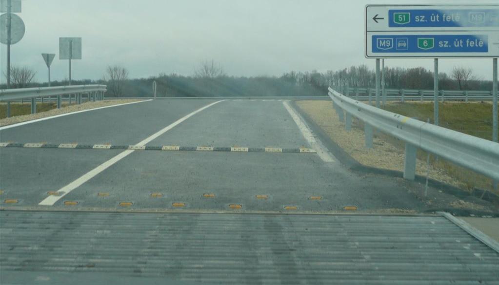 Figure18. Cattle guard in the M9 highway (source: SMMC Ltd.). 12.