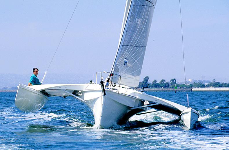 The transition from trailering to sailing takes about 30 minutes and the mast is raised or lowered by using the installed winch on the trailer.