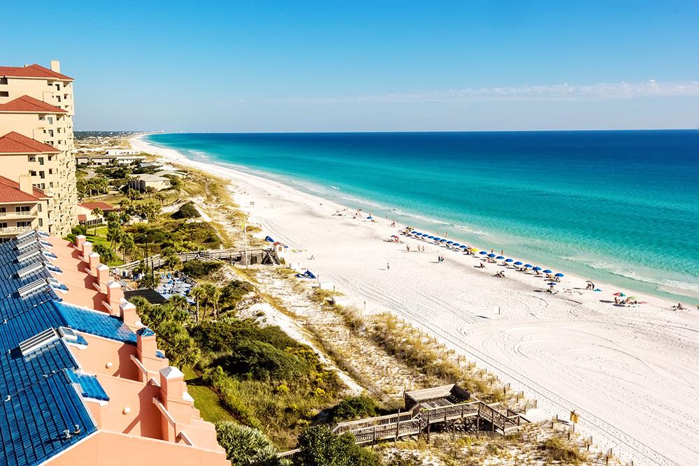 Car Tip: Bring a mesh bag for all your wet and dirty swimwear. Destin, Florida The Emerald Coast in Florida stretches its arms for 100 miles along the coast of the Gulf of Mexico.
