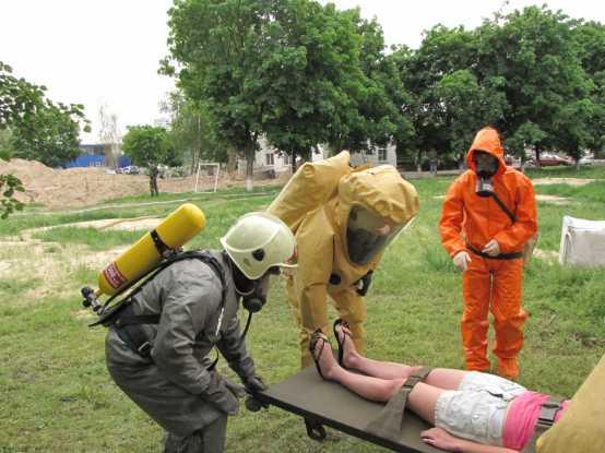 effective use of PPE o Medical Management o Facial hair interferes with proper fit of masks o Improper use, penetration/tears are potentially hazardous Entry-and-Escape SCBA disadvantages