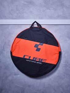 shoulder strap extra reinforcement for axles suitable for 26 to 29 wheels SIZE (LxWxD) 78 x 78 x 4 cm MATERIAL 100% polyester WEIGHT 745 g DOUBLE WHEEL BAG 26-29 two separate pockets inside