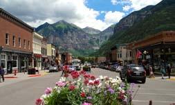 aspen, colorado Aspen encompasses 3.66 square miles on a relatively flat valley floor, and is surrounded on three sides by Aspen Mountain, Smuggler Mountain and Red Mountain.