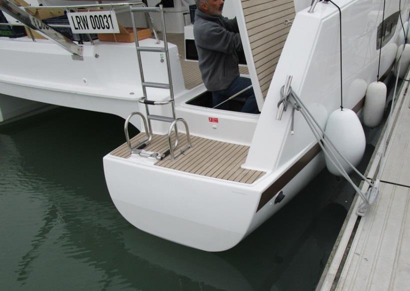 . ) are covered with an antiskid surface or teak covering that allow the crew to move on the boat in a secure way.
