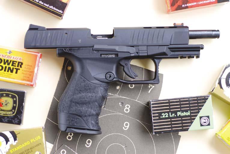 48 WALTHER S PPQ M2.22 When the slide shifts backwards out of battery, the little stud moves outwards and ensures the sear catches the hammer despite the trigger still being operated.