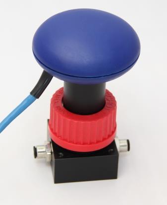 Connect the flow adapter and the sensor with the screw cap so that the connection