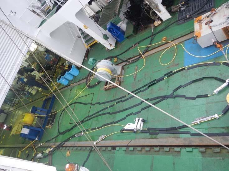 (2) Redeployment Redeployment operations began the morning of December 23, 2017. The first 60m of wire had been laid out on deck, and instruments and fairings were installed in advance.