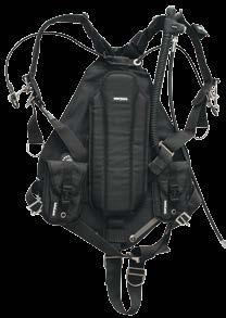 This sidemount BCD has a volume of 15l, has 3 velcro weight pockets hidden behind the back polstering, 1 zipper pocket on the