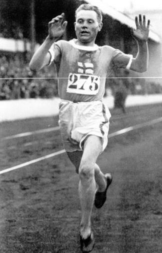 History of endurance training Joe Banks, 1902, 1600m in 4 16 8 o 1x/wk 30 o 5x100m max 200m fast Finland, 1910-1930, WR