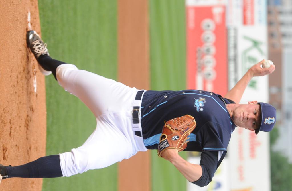 28 WILMINGTON BLUE ROCKS MEDIA GUIDE Year in Review PITCHING BREAKDOWN W-L Sv. (BS) ERA IP H R ER BB SO HR Starters 42-5 - 4.6 749.2 779 387 338 255 62 59 Relievers 25-2 35 () 2.79 45.