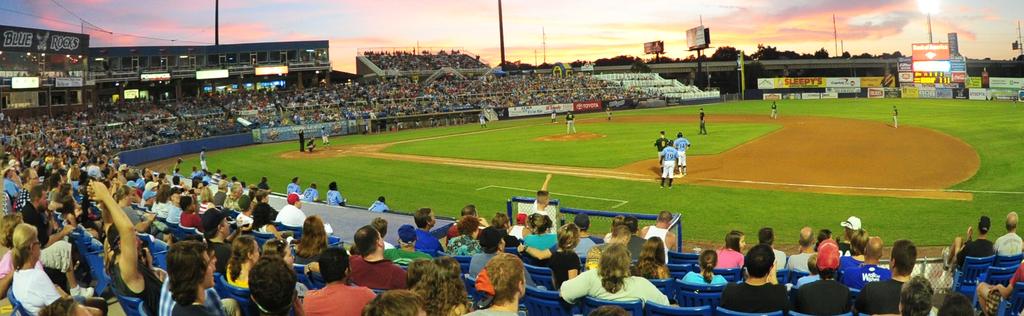 28 WILMINGTON BLUE ROCKS MEDIA GUIDE History and Records FRAWLEY STADIUM ATTENDANCE RECORDS YEAR-BY-YEAR Year Dates Attendance Average 993 65 332,32 (2nd) 5, 994 64 335,24 (2nd) 5,235 995 65 358,766