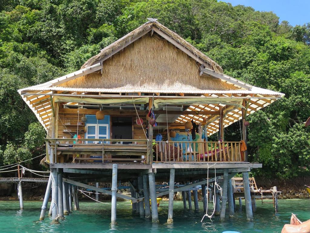 And on land, you will feel at home in this unique place, where guests become friends. And to be honest doing your dive course here, will be a well deserved break from the busy life of a backpacker.