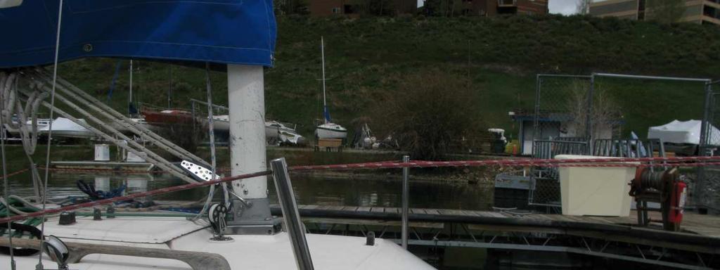 Stanchions Do not grab the top of the stanchions to slow down the boat when coming into a dock.