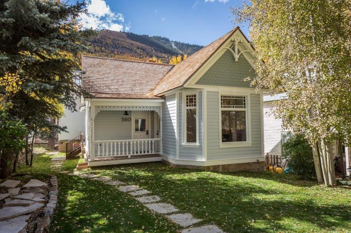 560 W. COLUMBIA STREET TELLURIDE, CO $2,810,000 Furnished by Mitel Europa, this fantastic new 4 bedroom home is ready to be moved into with the whole family.