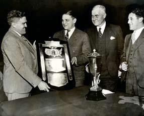 The teams bl010886 Reward: Head coach Harry Kipke (second from left), Fielding Yost