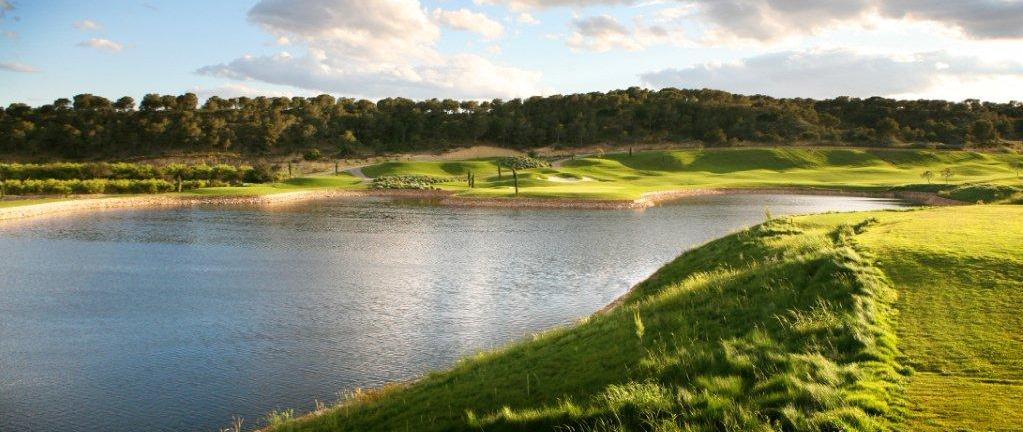 Why Las Colinas Golf & Country Club is a world apart: 18-hole championship golf course: - Designed by North American golf course architect Cabell B.