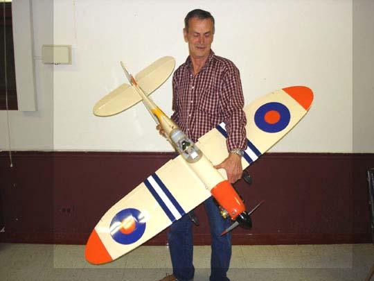 June 2007 Volume 14 Issue 6 Page 5 Pete Sidor with a nice Spitfire.