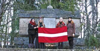 Kopš nejauši izlasīju, ka arī Tartu ir vieta, kur uz mūžu guldīti latviešu karavīri un ar viņiem kopā arī latviešu bēgļi, bija skaidrs, kas darāms 18. novembra rītā.