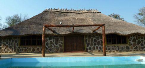 Lodgings Rustic and luxurious Zambian-styled lodgings with river frontage, including: 200 sqm Main