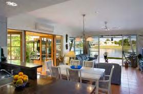 stunning Noosa River Absolute waterfront 3 minutes to the restaurant promenade Ideal property to lock-up