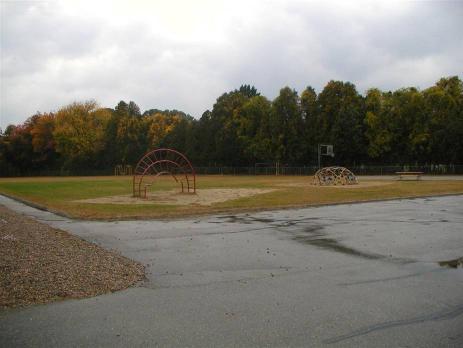 Playground equipment is located around the perimeter of the field L25 Recommendations: The existing vehicular circulation should be reviewed to investigate opportunities to reduce cross circulation