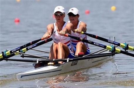 The stroke can communicate with the coxswain (when in a stern coxed boat) to give