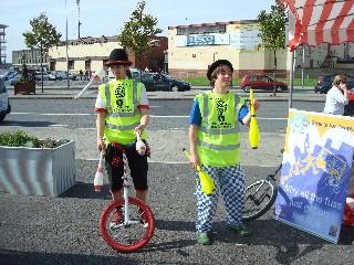 Group cycles or novelty bikes are also very visible ways to promote events Right - unicyclists from GAP Ballymun s Car Free Day in 2008).