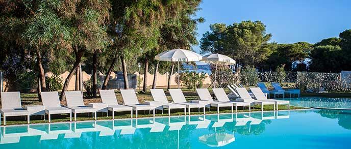 New Baia dei Mori Beachclub in Budoni, Sardinia New beachclub for summer 2017 Great range of inclusive activities New for Summer 17 - Kitesurfing with pre-bookable courses for beginners and the more