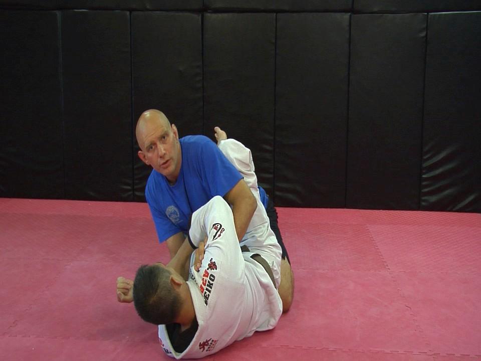 universal position that works gi or no-gi. Ritchie starts by moving his hips out to the side to create an angle.