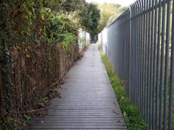 Hythe Quay to Recreation Road (and Old Heath) 20 21 22 This section of pathway is not the