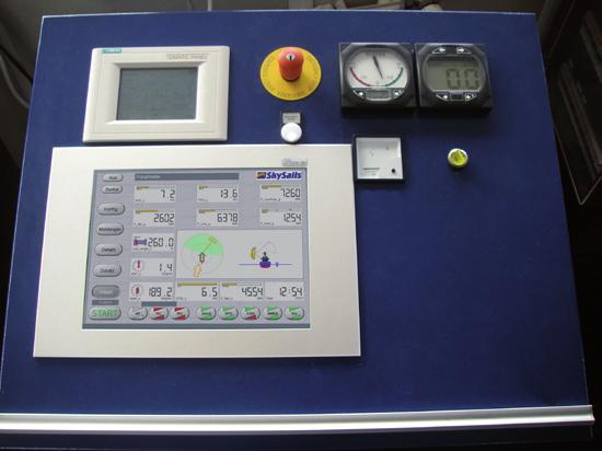 This is performed by an autopilot like those used in aerospace applications. The autopilot is integrated in the SkySails onboard computer.