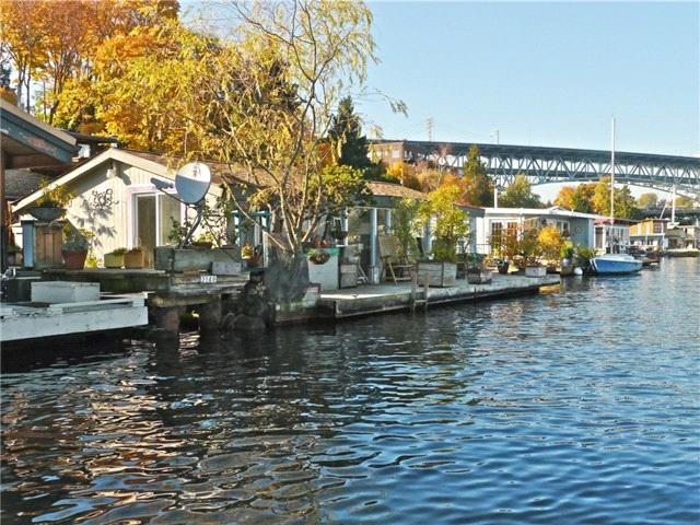 Cross Property Client Full 3146 Portage Bay Place E #L, Seattle 98102 MLS#: 297491 Status: Sold LP: $399,000 SP: $350,000 Floating Home at end of dock w/condo owned moorage.
