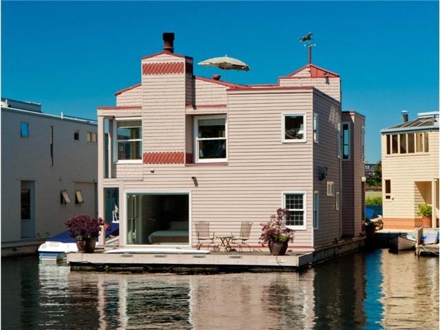 10 E Roanoke St #16, Seattle 98102 MLS#: 349591 Status: Sold Commty: Eastlake LP: $1,295,000 SP: $1,250,000 Impressive floating home on Seattle's finest moorage: Roanoke Reef w/its carefree