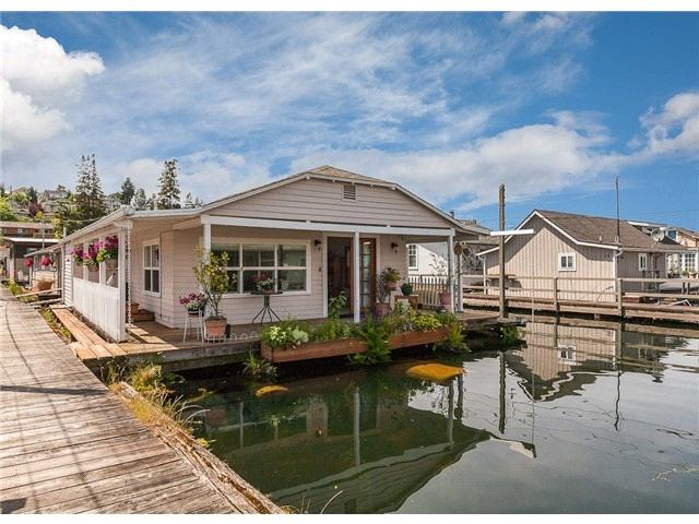 2818 1/2 Boyer Ave E #9, Seattle 98102 MLS#: 373221 Status: Sold LP: $539,000 SP: $518,000 Amazing waterfront home filled w/traditional houseboat charm floats in a tranquil bay next to outer end of a