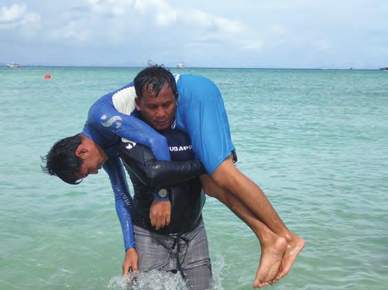RESCUE DIVER JUNIOR RESCUE DIVER 3 days Increase your diving competence and improve your safety skills by learning how to look after yourself and help