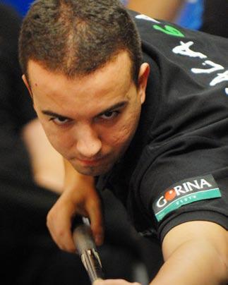 The Top 4 of the Dynamic Swiss Open 2007 surrounding Baba Kaeppeli, the owner of the Island Billiards.