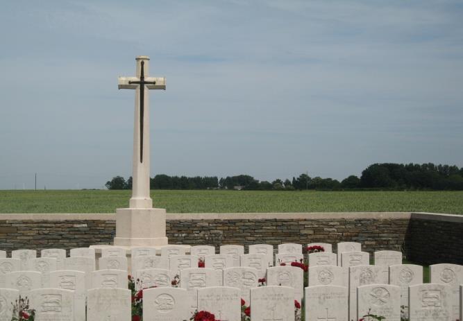 Suggested onsite activities Getting your bearings: your coach will park in front of Serre Road No 1 Cemetery and the guide will lead you up the road past some farm buildings before turning left.
