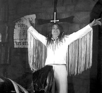 Ozzy Osbourne, tal-black Sabbath, f intervista mal-hit Parader, Frar 1975: Din il-persuna tistqarr li qatt ma kkomponiet muωika jekk mhux fi trance