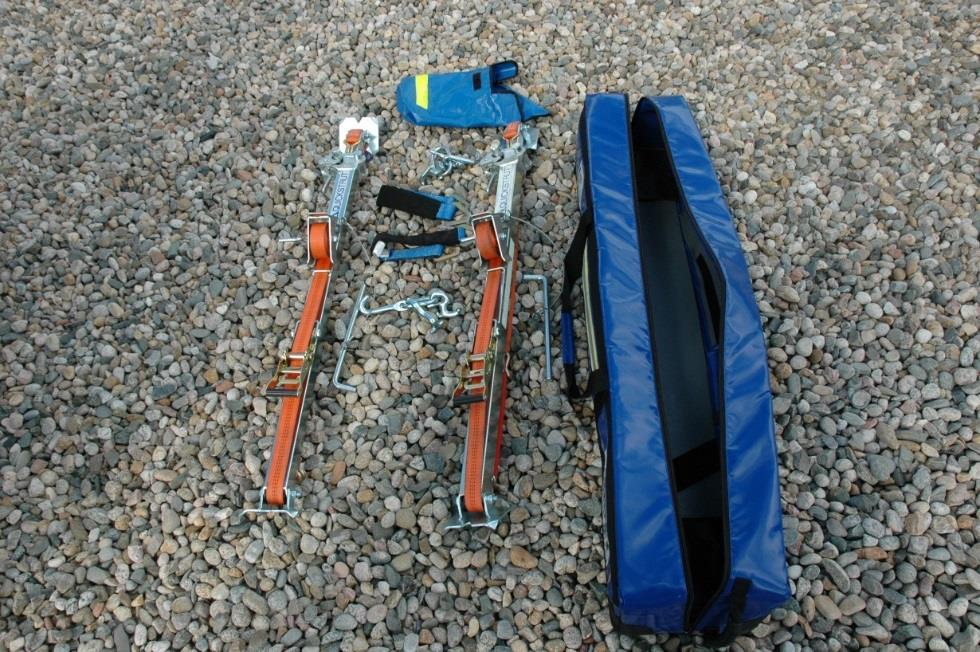 H U R S T Q U I C K S T R U T S T A B I L I Z A T I O N The Kit consists of (Figure 16): o 2 Hurst Quickstruts o 2 Hand Tools o 2 Sets of Towmen s Clusters o 2 Sets of Blue Straps o Carrying Bag