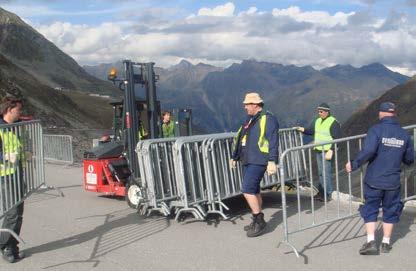 Sölden at 2,170 m height 11,000 m of Security Fences at Airport Frankfurt Marathon Palma de Mallorca in Spain Construction / Dismantling Over 380 events annually in Europe are supplied and secured