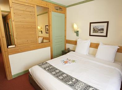 Standard Room - Mountain View, Balcony Standard Room - Mobility Accessible 27 Furnished balcony 27 Deluxe Deluxe Room 27