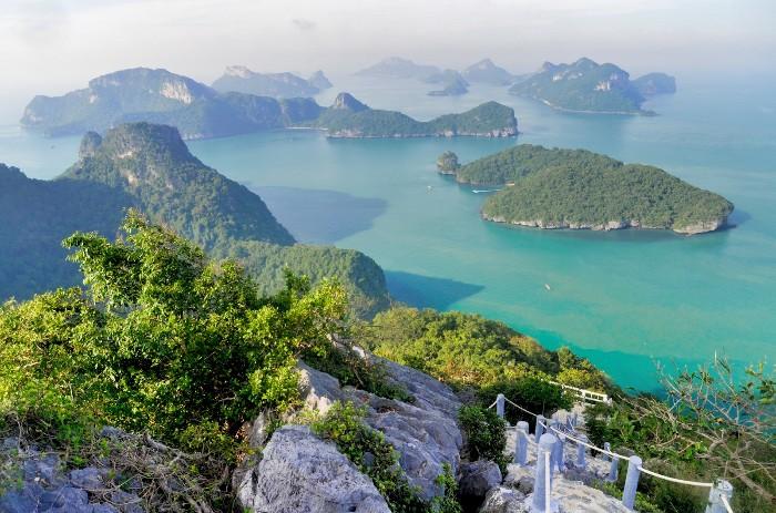Bay. More things to do in Ang Thong National Park The Ang Thong Viewpoint View of the Thousand Islands Late afternoon at the Ang Thong viewpoint observation deck Activity # 1 is the climb to the