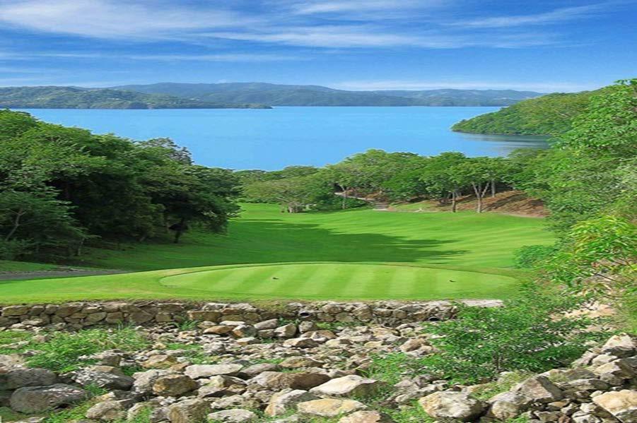 Pool Bahia Bar On Consumption TRAIL OF THE GIANTS TOUR Explore towering the trees surrounding the Resort s Arnold Palmer-designed golf course during the Trail of the Giants, a guided tour of the