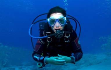 Option 2 Try Scuba Diving For beginners, non certified divers: experience for the first time the wonder of being underwater.