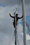 To climb : hands around the mast, feet against the mast, push your body against your feet, once to the right and once to the left and so on.
