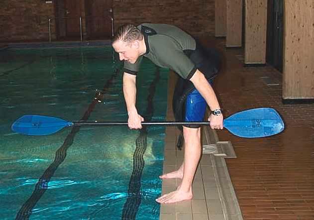 Stand with your feet spaced well apart, with your toes just over the edge of the pool. Set the paddle up as shown below. Copyright www.thecanoeshop.co.
