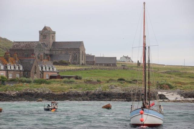 Iona Iona is a small island in the Inner Hebrides off the Ross of Mull on the western coast of Scotland.