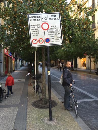 streets that means: flexible use of the street,